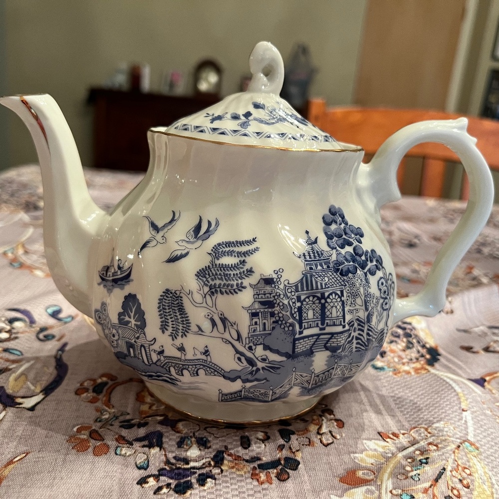 Robinson Design Group Blue Willow Teapot Japan 1989